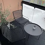 High-ceilinged With Balcony Huoneisto