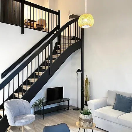 Lägenhet High-ceilinged With Balcony