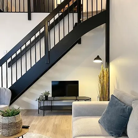 Lägenhet High-ceilinged With Balcony
